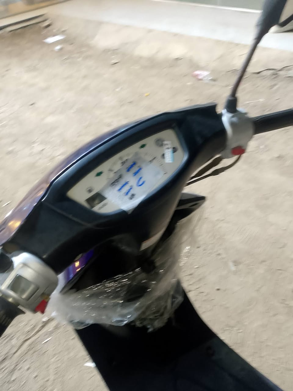 دراجه عصفوريه حاويه جديده كلش كلش بعدهي بتراب اليابان سعر 950 وبه مجال شراي خاص والمايعجبه السعر يعبر المنشور اكو كلشي بل سوك *********** مكان حي اور نهايت شارع الصفاء القديمه
