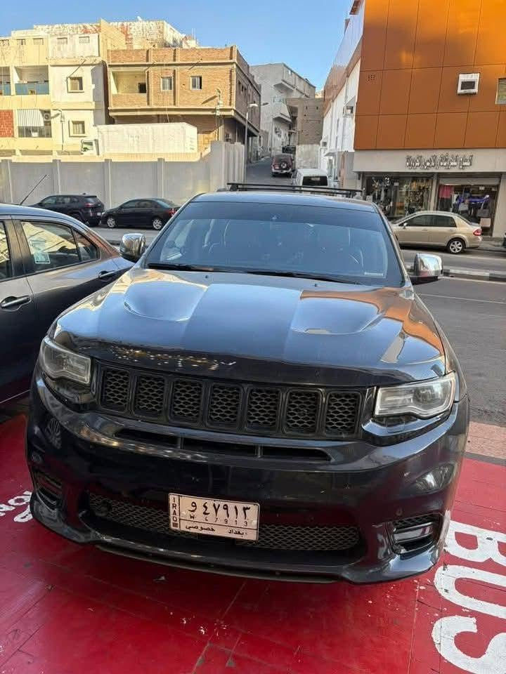 للبيع او مراوس جيب جراند شيروكي لمتد 2014 فول مواصفات
 ● محرك 3.6 VVT
 ● وارد أمريكي
 ● ممشى 190 ألف كم
 ● حادث سابق (جاملغات وبندي)
 ● شاشـة + كاميرا خلفية + حساسات
 ● مقاعد جلد
 ● تدفئة وتبريد للمقاعد
 ● جنطة كهربائية
 ● فتحة سقف بانوراما 
 ● رقم بغداد وباسمي
ملاحظات:�يوجد شخط خفيف أسفل الباب الخلفي، وشخط بغطاء الجنطة تم صبغه على قدر الشخط فقط.
السيارة بحالة جيدة وجاهزة للفحص.
الموقع: بغداد
السعر: 18.000 دولار قابل للتفاوض بالمعقول.
للاستفسار الاتصال على الرقم الموجود ***********
