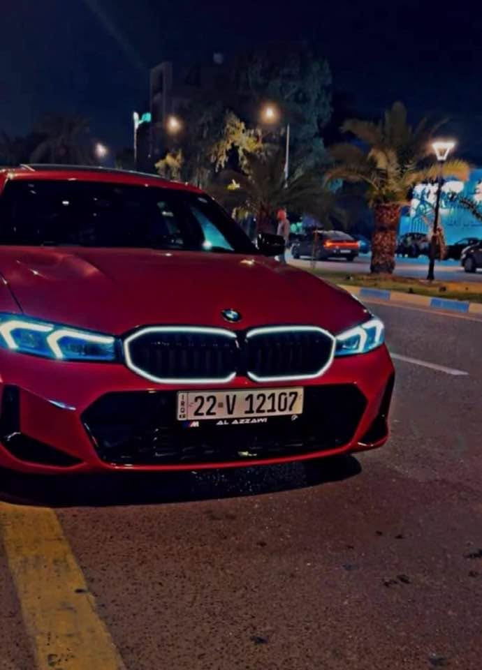 ‏BMW 330i M package 2023 

فول مواصفات✔️

محرك 2000 تون تيربو 
حادث جاملغ امامي العكس السائق ولباب الخلفيه وياها شويه من جاملغ الخلفي راجع بارد بدون صبغ بدون دواخل وشرط بدون ايرباك 
سياره كامله بدون نقوصات 
شخطين بالبند تكحيل 
 السياره ماشيه 37 الف ميل
سياره باسم المالك  هزه وسنويه 2025 وتحويل مباشر  
السياره بيها هواي مواصفات 
سلايت 
كشنات كهرباء داخل اسود 
شاشه متصله 
سياره فول مواصفات 
كلش حلوه السياره ومناقصها شي 
***********
بغداد شارع فلسطين
