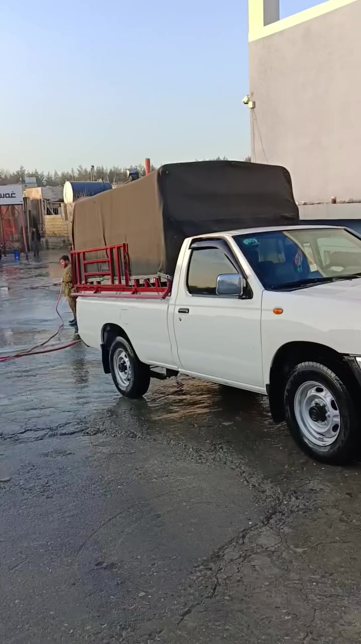 نیسان 2006
بەخ 
ئارم پلاستیکی دهۆک  تەحویل بەشەرت
 خەرامەی تێدانیه 
پاکانەی بۆ کراوە 
یەک پارچە بۆیاخ 
98 گەڵا 
 
***********
