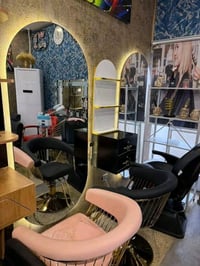 مرايات حلاقة • حديثة