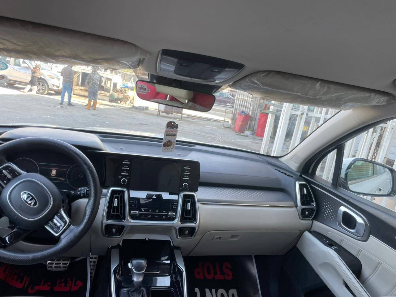 السلام عليكم 
سورنتو 2021 خليجي لون ابيض 
٤ سلندر  مكفوله عدا 
باب مفتوح و شويه صبغ بالباب و صبغ شبر بداية البنيد 
و صور السيارة تحكم 
مواصفاتها معروفة و سعرها 205 ورقة و بيها مجال 
***********
