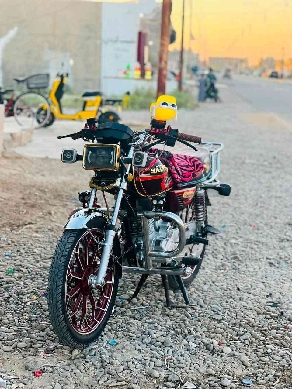 السلام عليكم ماطور سافين للبيع محرك 150 موديل 2024 نضافه فول محرك ما مفتوح منفيس موجود السعر 700وبي مجال ***********
