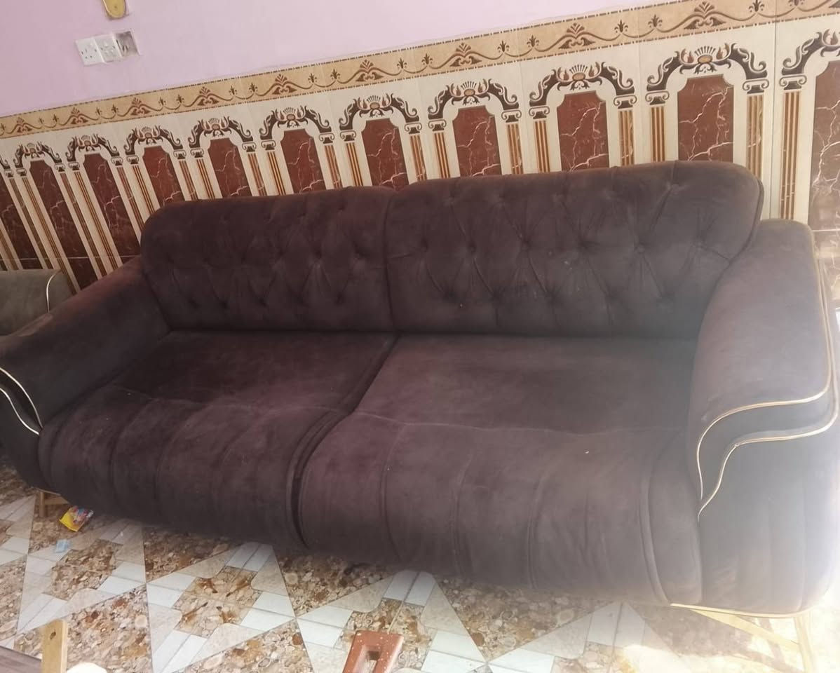السلام تخم 10 مقاعد ثنين جوزيات والباقي رصاصي ينقلب سرير سعرة 350 مكاني بكرلي ما موجود عل فيس لتواصل *********** بي واتساب
