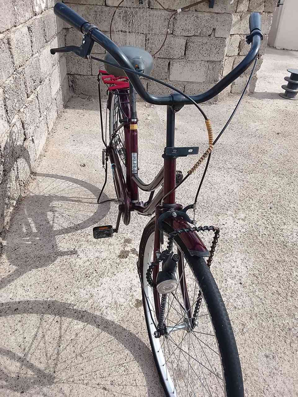 سلام عليكم بايسكل للبيع نضافه فول ما تصرف علي دينار مكان موصل جانب اليسر رشيديه سعر 85وبي مجال ***********
