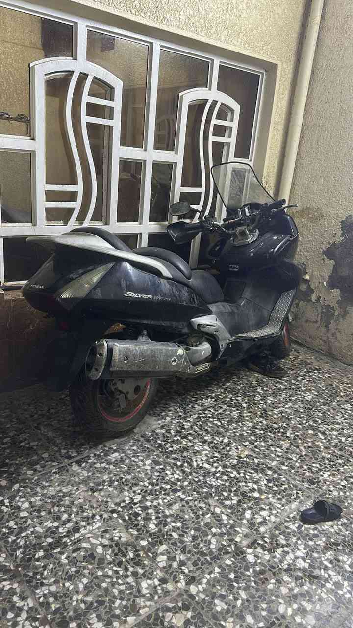 سلام علكم سلفر ونج 400 مفتوحه للبيع الدراجه متروكه صار سنه طافيه بس الدراجه شغاله وبسويجه هاذ رقمي ***********
