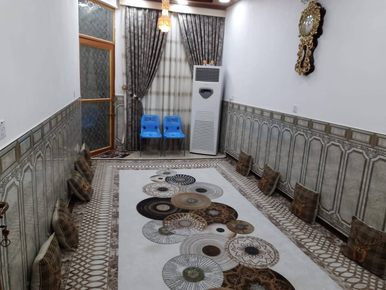 #اللهم صل على محمد وآل محمد 
#البيت للبيع
السماوه منطقة 36 مقابيل المدرسه الفرسان 
#بيت للبيع طابو صرف 
#المساحة  125متر طابق ونص 
#قرب معمل المرور 
غرفتين وصاله ومطبخ 2مجمعات صحيه وبراني وطارمه كونكريت مسلح عالي عن الشارع  
# السعر 115مليون مع المجال لشراء يراجع مكتب الناجح للعقارات السماوة حي الحكم قرب مرطبات فستقه 
#مكتب- الناجح للعقارات 
للإستفسار اكثر مراسلتنا ع الخاص او الاتصال ع الرقم التالي ***********بي وتساب /*********** بي وتساب 
#او مراجعة مكتبنا الواقع في
#الحكم / مجاور مرطبات فستقه علمأ دوام مكتبنا من 9 صباحأ ال 10 ليلأ اخوكم ابو مصطفى للعقارات 
{تابع صفحة المكتب }
