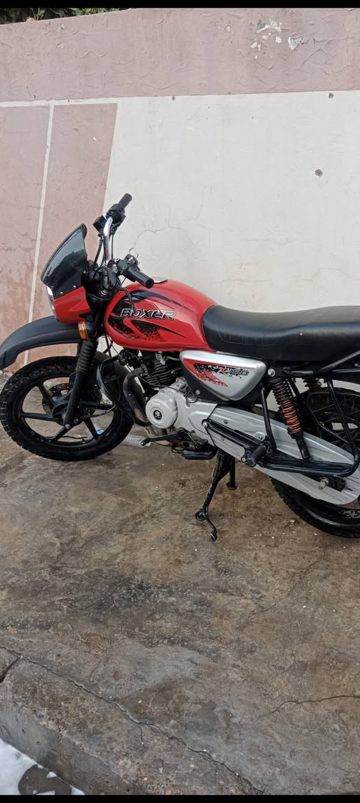 سلام عليكم بوكسر للبيع مرقمه باقيه عل البصمه واستلم لوحات وسنويه بسمي موديل 22نازله بل 23الدراجه نضيفه عل وضع الشركه برغي ممفتوح بيها مكينه ما مفتوحه السعر مليونين و150وبيها مجال قليلل
***********
