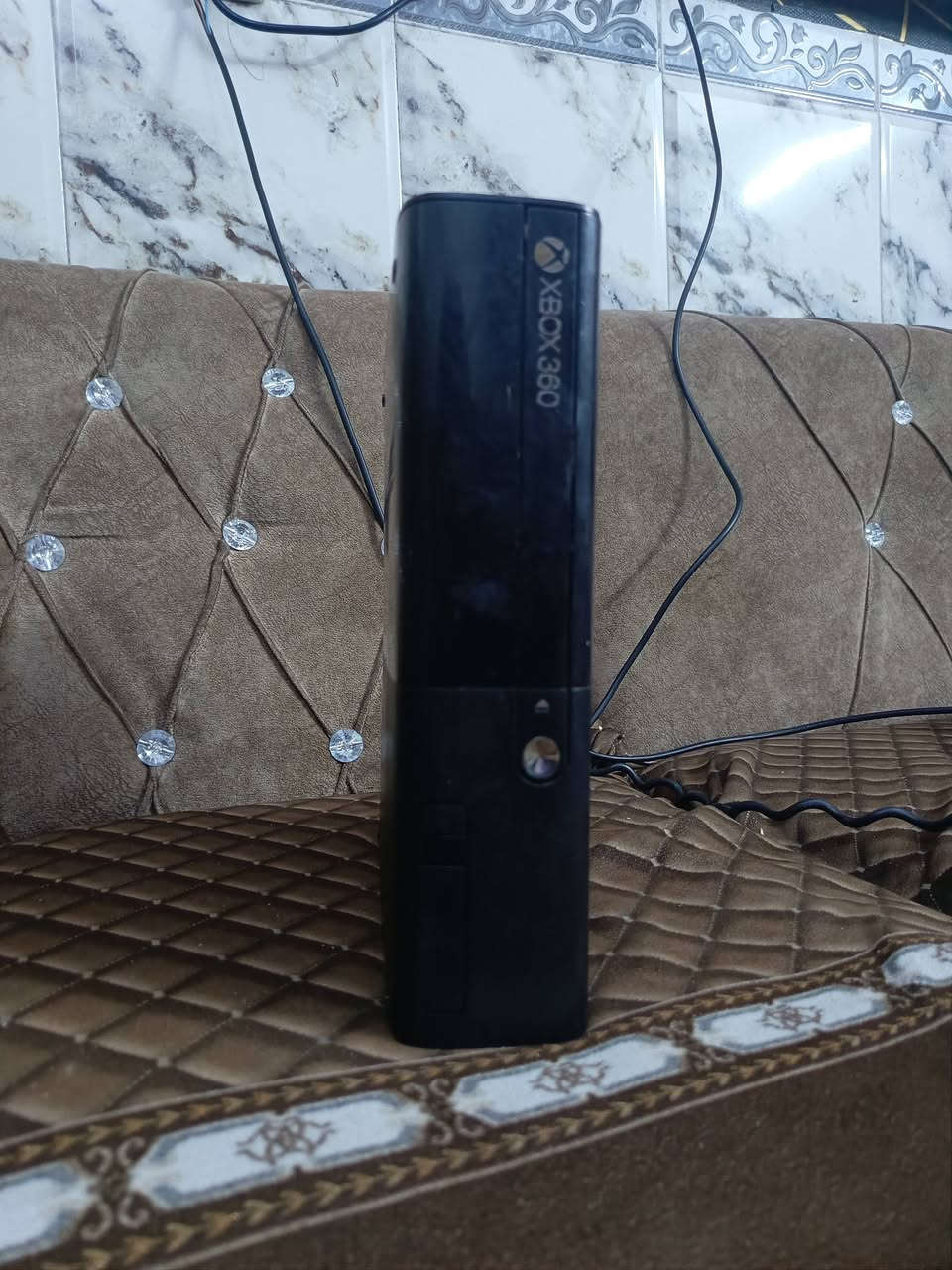 جهاز اكس بوكس 360مستعمل مع 2 جوستكات و 35لعبه للاستفسار الاتصال على الرقم الواتساب ***********

