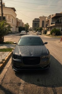 كرايسلر S300 موديل 2022 محرك V8 5700 ماشية Km 70.000 السيارة جديدة بمع...