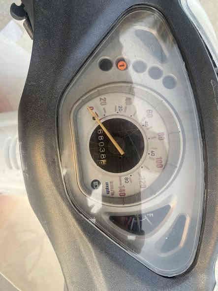 السلام عليكم 
سرفيس للبيع بحالة ممتازة كير محرك جيد جدا تايرات جدد دشبول شغال وكامل السعر 750
للاستفسار ***********
