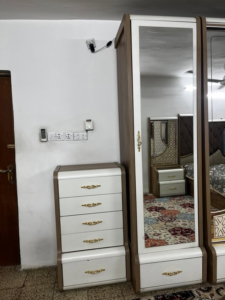 غراض للبيع نظيفه كلش بغداد الكرخ/ للاستفسار على هذا الرقم
***********

