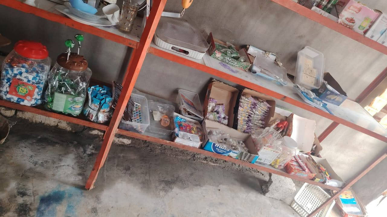 عارضه و رفوف للبيع سعر خاص
***********
