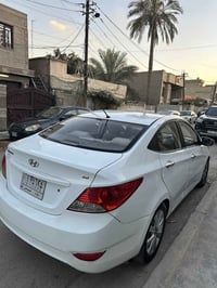 اكسنت ٢٠١٤ خليجي محرك ١٦٠٠ دوش ماشية ٢٢٩  رقم بغداد بيها بابين من جهة ...