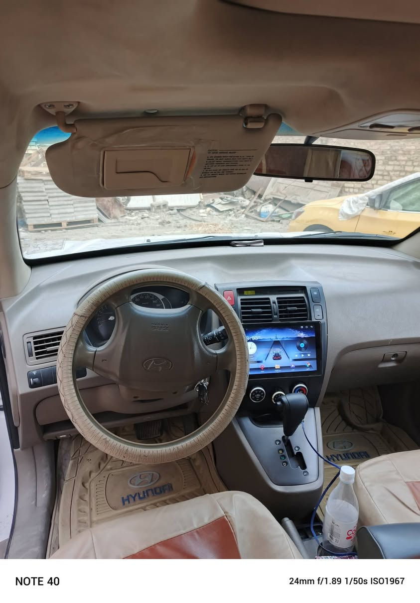 توكسان ٢٠١٠ باسمي اللون أبيض تخم تاير باتري جديد مسجل شاشة كيج حماية كير والمحرك بحالة ممتازة تبريد جيد جدا الاتصال *********** السعر ١٢٠
