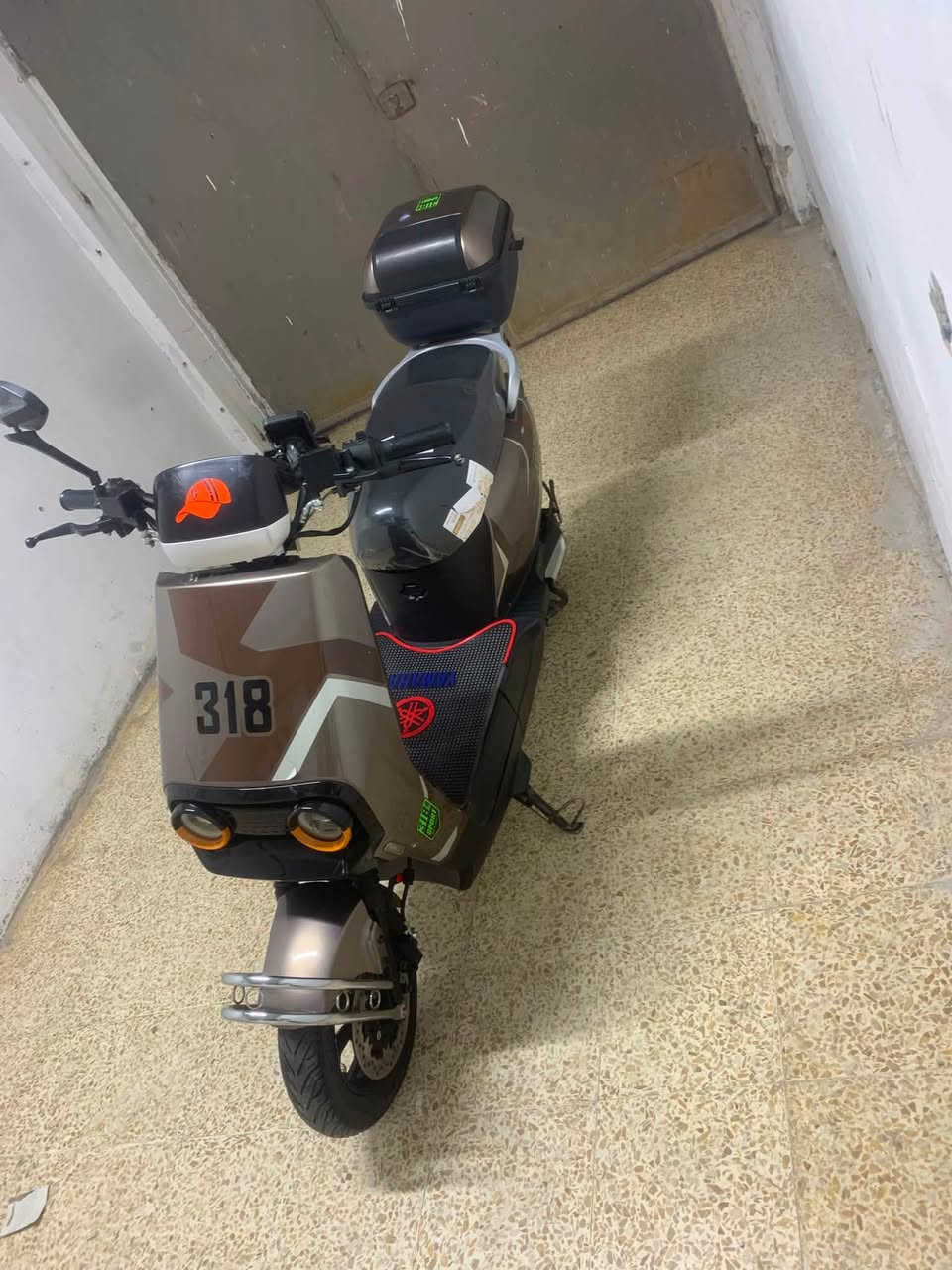 ماطور لبيع 3١8   4سرع. نضام البك .مثبت  سرعه كهربائيأت كلها شغاله نضافه كدام العين 600وبي. مجال لاستفسار اتصال ***********/***********
