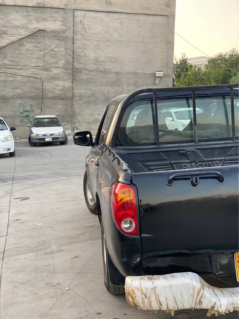 L200 
مۆدێل 2008مەنەفێست ئەسلی بە شەرت گێر مەکینە بەشەرت تەقەو رەقەی بەشەرت توندو تۆله بەشەرت سیارەکی جوان و بێ کێشەیە مالی کاسبیە چوار تایەو ویلی نوێی لە ژێرە بۆ انیاری زیاتر پەگوەندە بکە ***********
سحری ٦٠تۆزەک مەجال Singapore

