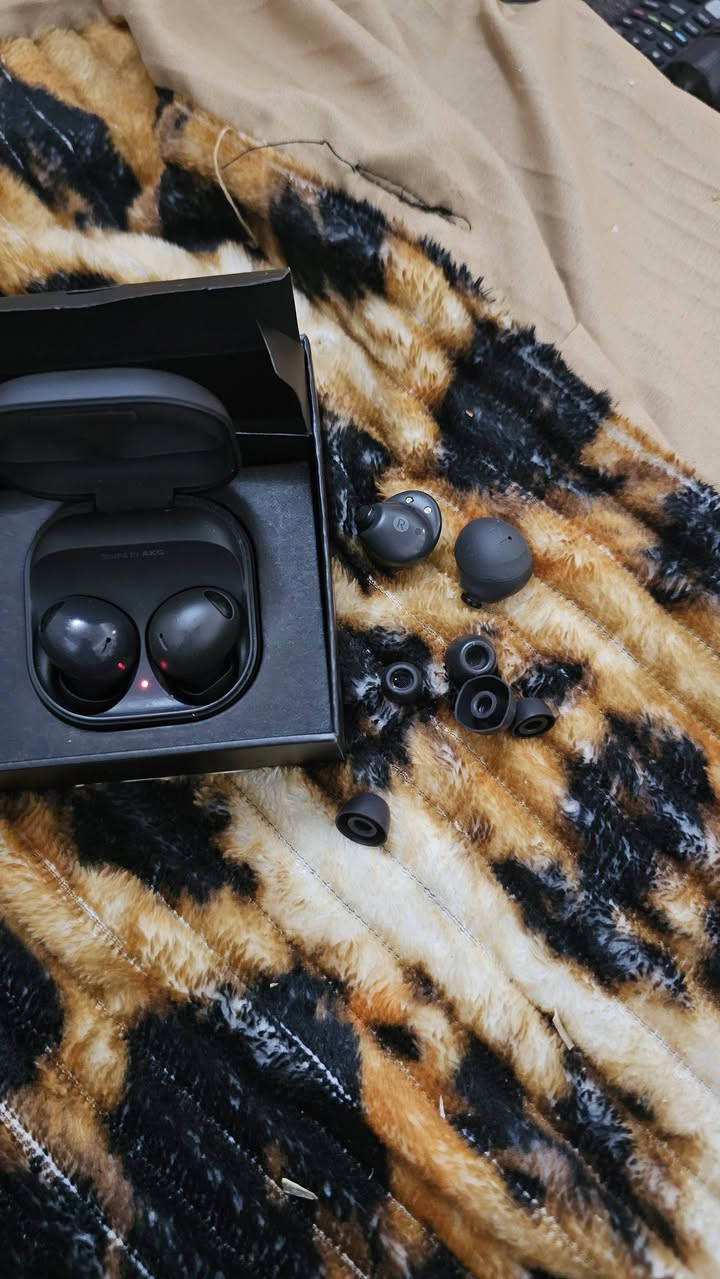 Galaxy buds 2 Pro
بدز 2 برو للبيع

نظافة گدامك 

مع تك يمين ويسار اضافي واحد شغال بس صوته 80% 

والثاني عاطل مادري ليش مبقيه 🤣

للبيع 

قيم واخذ

المكان بابل


**إذا كنت صاحب هذا الإعلان وتريد حذفه لأي سبب، رجاءا أرسل رسالة إلى الدعم الفني**