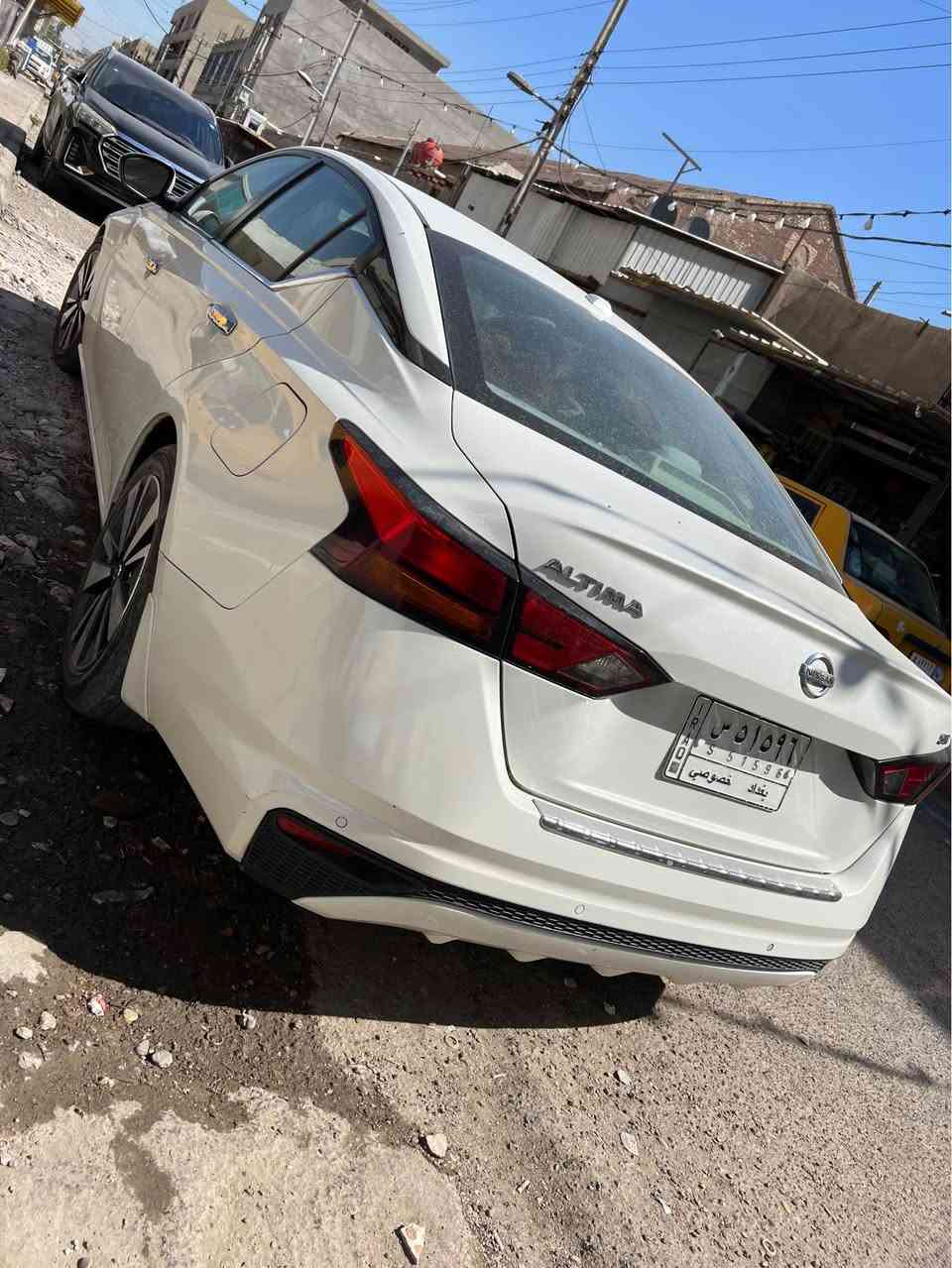 السلام عليكم 
نيسان التيما موديل2021
رقم بغداد بسمي شخصيا 
السعررر.119 بيه مجال 
مواصفات SV
سياره فول من عده السلايد
كشن كهرباء بصمه تشغل عن بعد
وبيه هواي مواصفات
داخل ابيض 
هاذ رقم شاصي بس دكه بالكوكل تطلعلك صور الحادث 1N4BL4DV8MN330979

ماشيه130 ميل
كير محرك صدر مكفول
صدر تايرات جاهزه
عده بعض النواقص اتصل وافهمك بيهن
حادثه بمريكا جاملغ وبنيد وبيه دواخل
اجتي  من امريكا بيه كلير بدون صبغ وممبين ابد بس بالسونار يطلع صفاح السيارة موس ابيع سياره حزام 
سياره حلوه وكاعده
مكاني بغداد الدوره جمعيه خير الله
*********** بغداد, العراق
