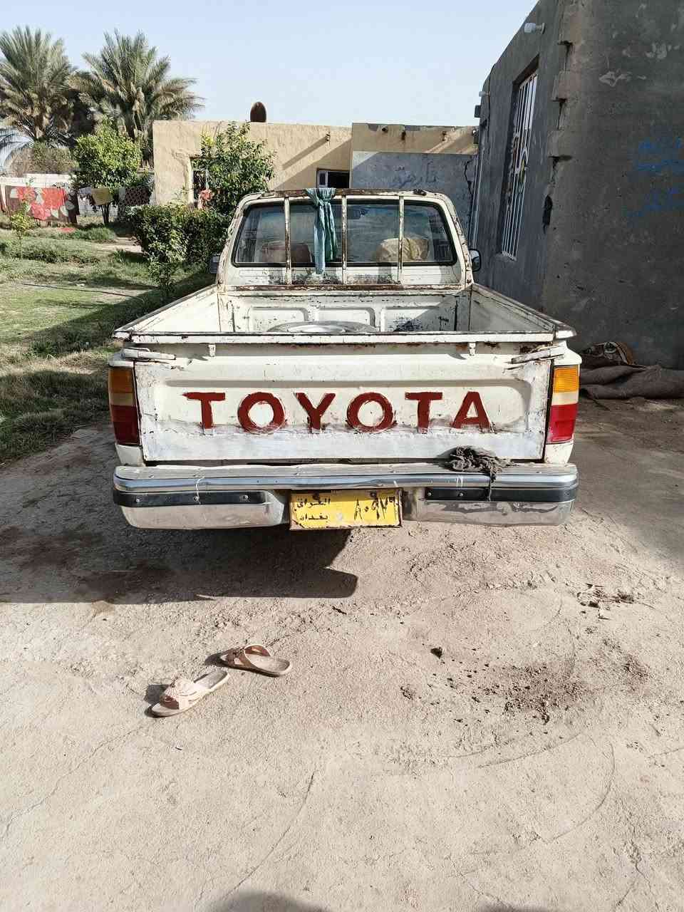 سلام عليكم بيكم للبيع موديل 1990 سياره خير من الله مكينة وكير صدر تخم تاير جديد  سياره احله من الصور رقم بغداد تحويل السعر 38 وبيه مجال للشراي يتصل ***********
