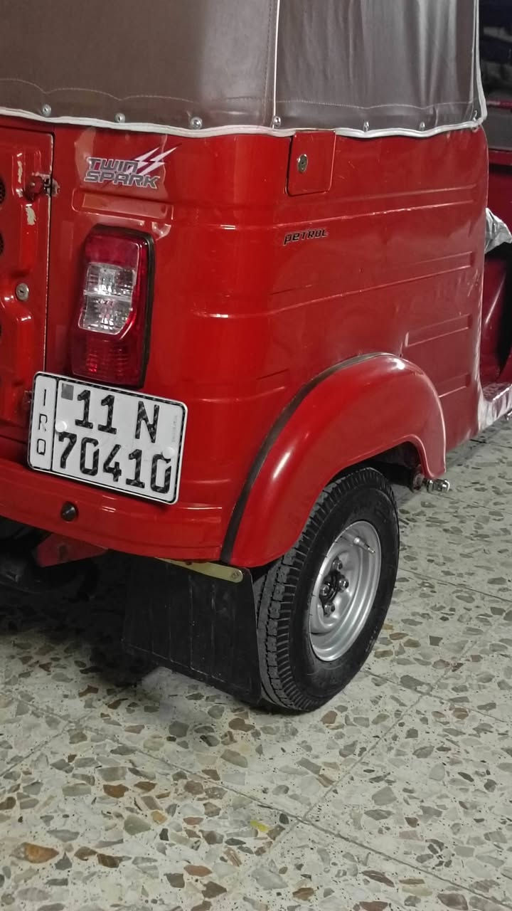 السلام عليكم تكتك للبيع مديل 18 شهر 12 رقم وسنويه تحويل ثاني يوم لا طخه ولا صبغ عده الدوس جديده مكان مدينة الصدر رقمي ***********
