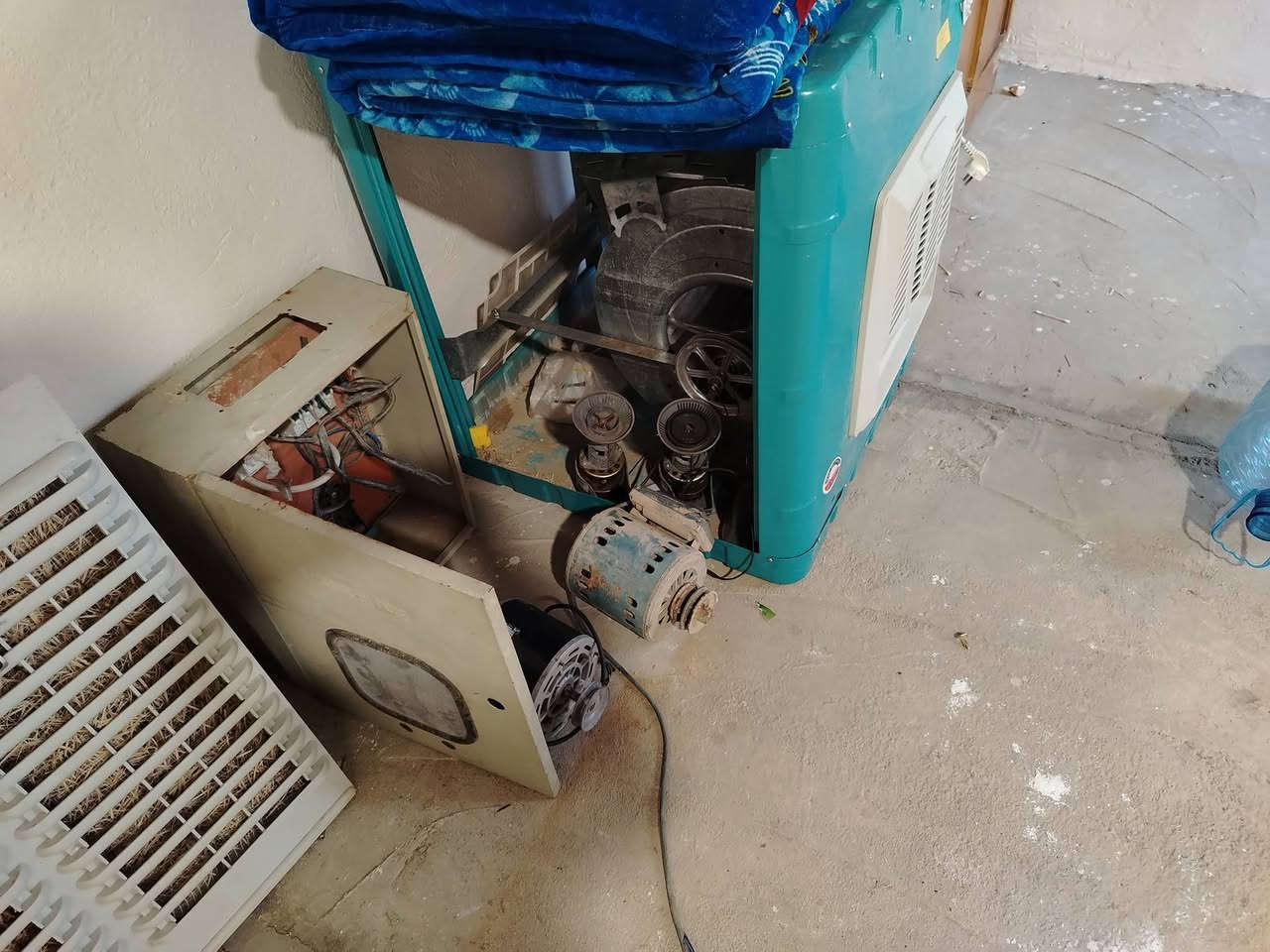 كربلاء حي الميلاد
مبرده جديده ممستخدمه
واتربم عدد 2 يشتغلن
ماطور مبرده عدد2 ماعرفهن يشتغلن او لا 
بورد كهرباء وبيه جوزات
بوفيه
غساله بس تنشيف اكو خلل بنضام الغسل ماعرفه
كلهن 125الف اجانه رمضان وريد اسوك


**إذا كنت صاحب هذا الإعلان وتريد حذفه لأي سبب، رجاءا أرسل رسالة إلى الدعم الفني**