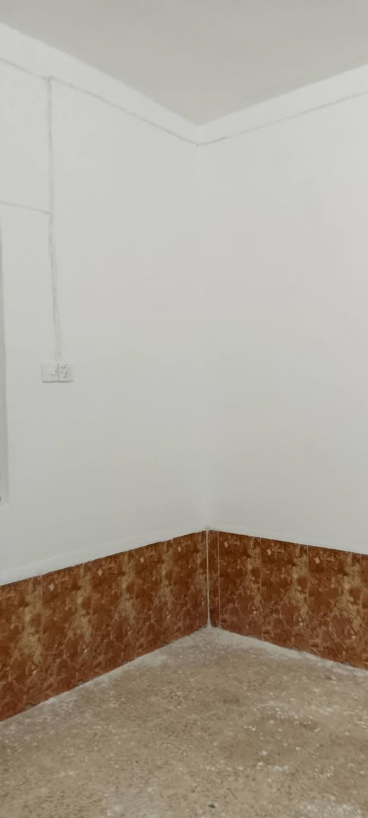 يا الله 
🏠 بيت للإيجار – النجف الأشرف / حي السلام
بيت مساحة 50م، موقع ممتاز خلف مدرسة بانقيا
طابق واحد، جاهز للسكن فوراً ✨
🔹 يتكون من:
غرفة
صالة
منور
مطبخ
حمّام + تواليت
🔹 الخدمات:
تأسيس كهرباء وماء كامل
خط مولد متوفر ⚡
بيت نظيف ومرتب
📞 للاستفسار ومعرفة الإيجار:
اتصال أو واتساب: ***********
