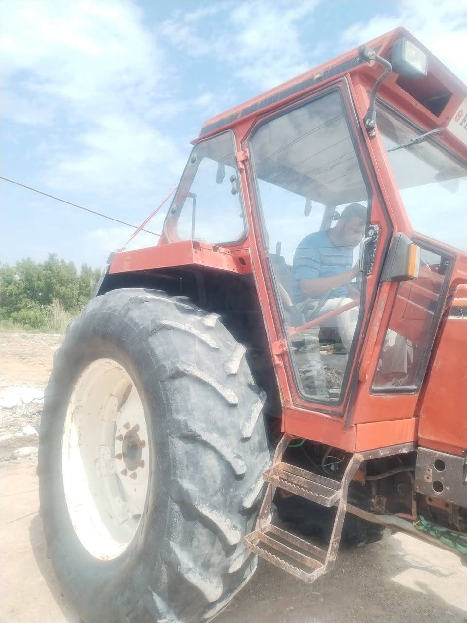 السلام عليكم  
للبيع مكينه فيات حجم ١١٥ 
العنوان واسط النعمانيه ***********
***********
