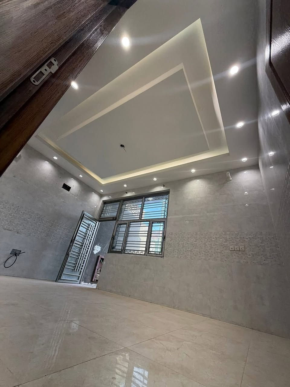 #دار_للبيع
ام الخيل الثانية قرب المستوصف 
200م
طابقين 
#جديد
غير مسوكن 
يحتوي على اربع غرف نوم وصالتين 
وأربع مجاميع صحيه وحمامين
ومطبخ واستقبال 
البناء درجة اولى جداً 
للاستفسار 👇👇
***********
***********
مكتب أملأك للعقار العروبة شارع المتحف
