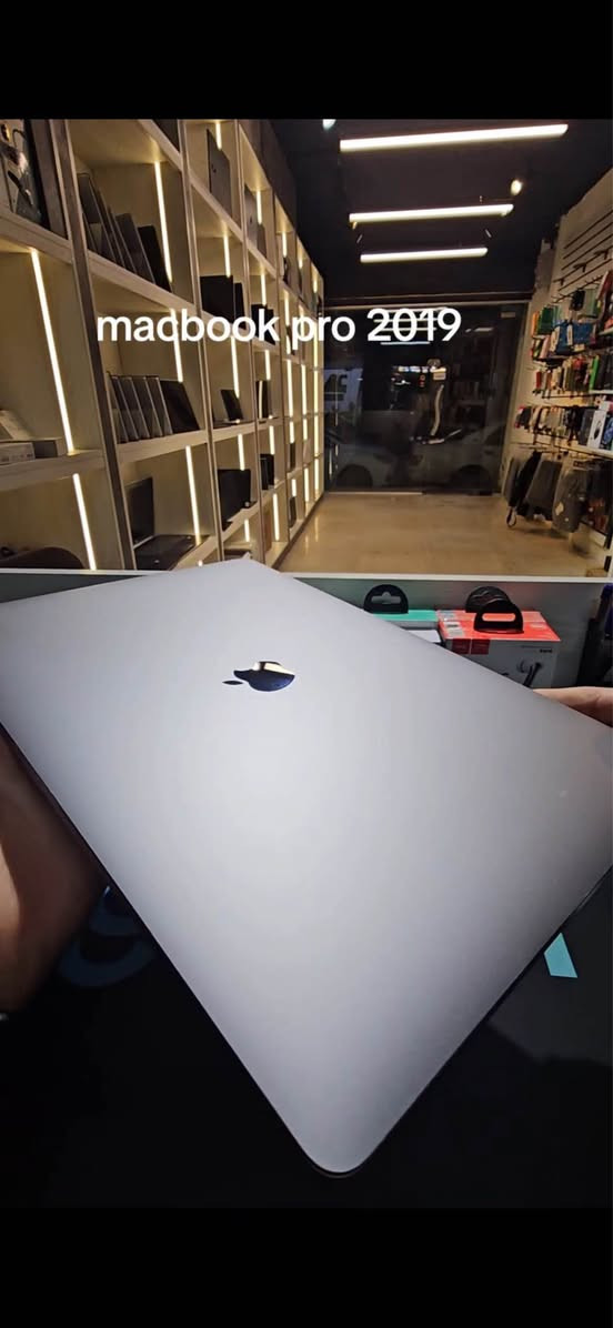 � عرض ما يتعوّض – ماك بوك برو 🔥
💻 MacBook Pro
⚡ Core i7 – الجيل التاسع
🧠 RAM 16GB
💾 SSD 512GB
🎮 كارت شاشة خارجي 4GB
مشحون ٥٤ مرة فقط 

أداء قوي للشغل، التصميم، المونتاج والبرمجة 🚀
💥 عرض خاص من مكتب تكنو ماستر

📍 الموصل – المجموعة الثقافية
📍 شارع الحاسبات – فرع سوفت وير

📞 تواصلوا ويانا بأسرع وقت:
☎️ ***********
☎️ ***********
☎️ ***********

🔥 عروض بلا نهاية
📦 الكمية محدودة – لا تضيع الفرصة!

#تكنو_ماستر #ماك_بوك_برو #عروض_الموصل #لابتوبات #MacBook #عرض_خاص #شارع_الحاسبات بغداد, العراق
