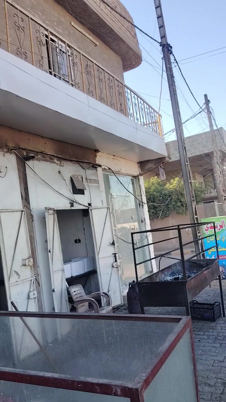 بيت مع محلات للبيع تجاريه في حي الربيعي المساحه 200متر مساحه البيت 150متر والمحلات والشقه مساحه 50متر اتصال ***********
***********
