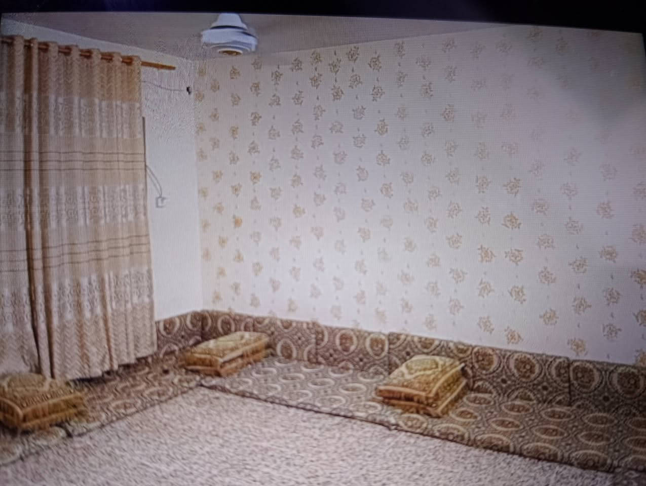 السلام عليكم بيت للبيع طابقين المساحة 219متر سند موقع البيت موصل حي العامل قرب جامع التكاي مواصفات البيت الطابق الأول 2 غرف نوم  مع صحيات مع هول داخلي وهول استقبال ومخزن ومع مطبخ ومع كراج وحديقة ومن ضمن البيت دكان الطابق الثاني 3 غرف نوم مع هول داخلي ومع صحيات ومع سطح كاشي ناصي وعالي السعر 160 وبي مجال الاستفسار الاتصال على الرقم الهاتف *********** أو خاص
