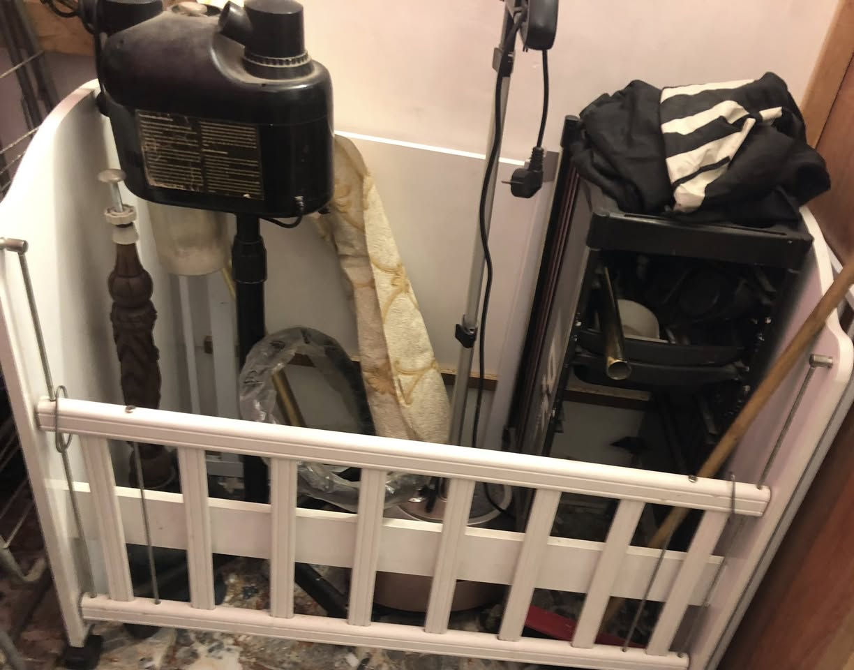 للبيع ثلخ جديد نضافه ١٠٠٪؜سعر ٣٥٠الف جربايه نفرين طابقين مع دواشك سعر ٧٥الف كاروك طفل كامل مع دوشك كامل ١٠٠الف جديد كنتور بابين جديد سعر ١٠٠الف 
***********
