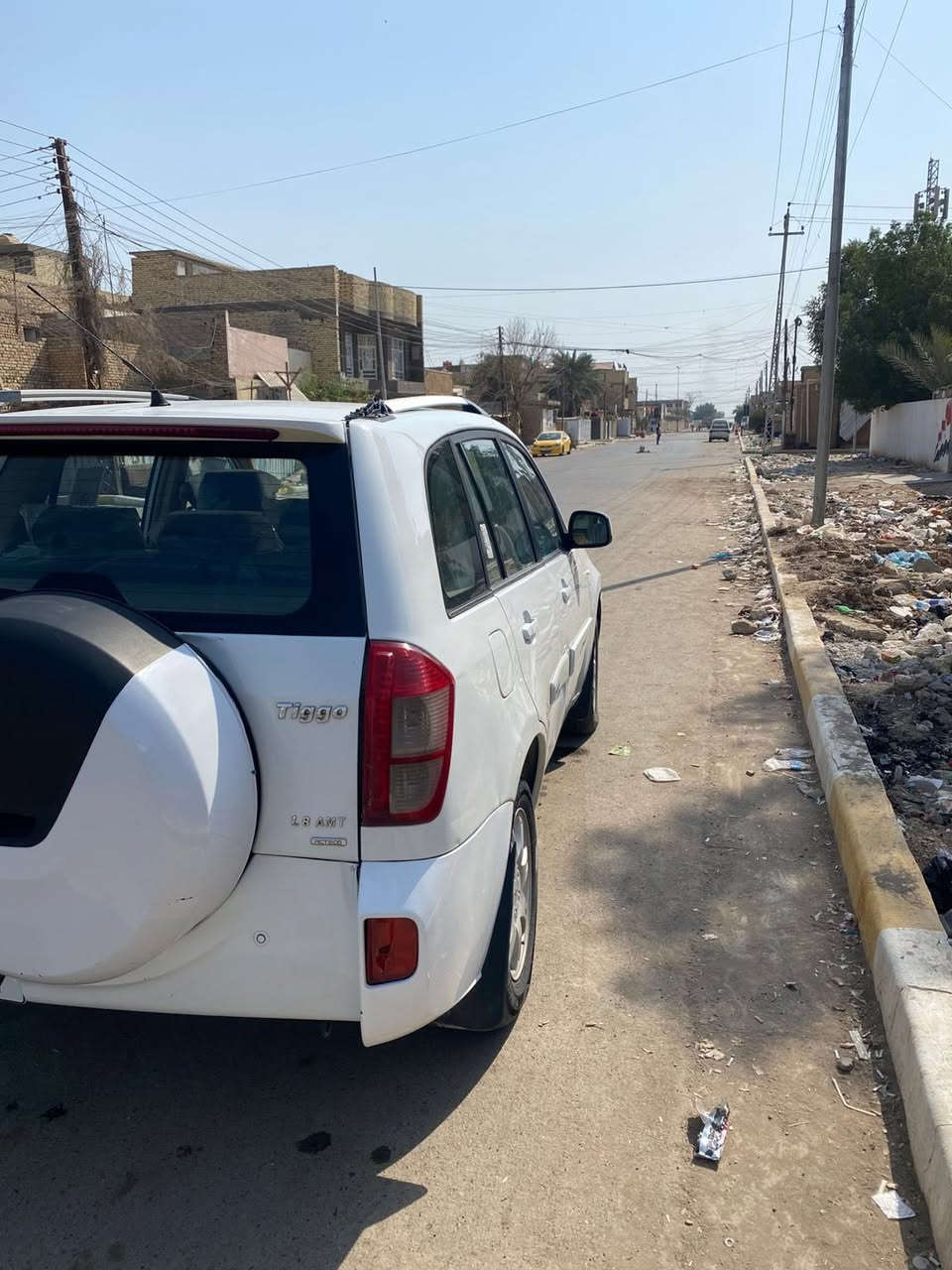 اسلام عليكم 
عندي شيري تيكو موديل ٢٠١٣ 
سياره خير من الله تدفئه تبريد وي لسويج تبريدها إذا مو ثلج مرجوعه ولله سياره بدون ضربه قويه طخات بصيطه كلش ومكحليهن
 كير محرك شرط كفاله ترايك لبصره 
بسمي لسياره شرط التحويل ثاني يوم
موجوده بل حسينيه  الراشديه لسعر ٦٥ وبيها مجال لشراي
رقم التليفون ***********
