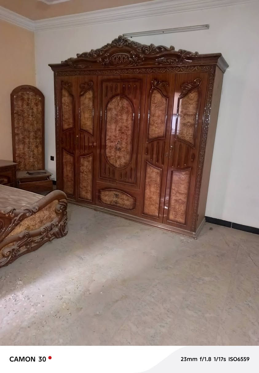 غرفه للبيع سعر ٧٠٠عنوان حي القاهره بغداد ***********
