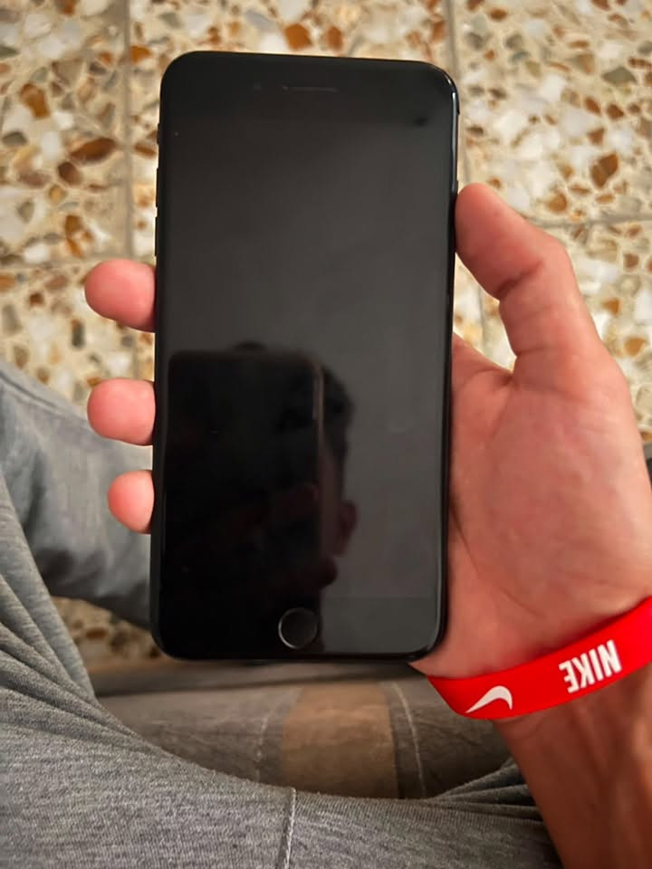 سلام عليكم ايفون 7 للبيع تيلفون لاشخوط ولاكسر مبدل فقط شاشه ذاكرته 128 تيلفون نضافه 100‎%‎ بطاريته 70‎%‎ فقط لين جهاز قديم ف صعب تحصل بهاي النسبه مكاني بغداد سعره 100 وبيه مجال لطيبن للتواصل *********** واتساب ♥️
