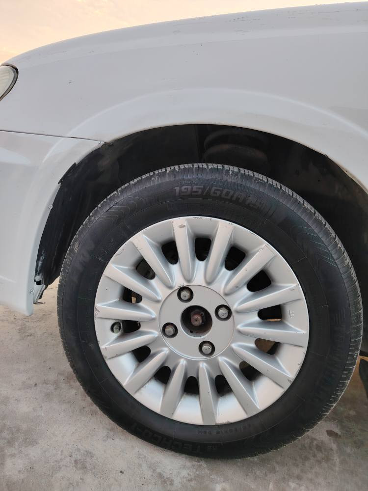 نیسان سەنی 2010 یابانی سپی بەفری  
 مواسەفات چوار جامی کارەبایی 
کالە وعەینەک یەدە نیکل 
ئاوینە کاربایی ویل کاپ
 مەکینە رەشی سوپەر abs
گیر مەکینە وتەبریدی هەموی
 بەشەرتە چرکەی تیدا نیە
٢باجه و نيوي بو ياخه بي ناو گرتن بشتو بيشي كه بسه
رەسمی سونەرەکەم داناوە 
 ته حويل وه كاله به شه رت سه نه وي  خلاس بوه
شوینی كويه

   ژمارەی خاوەن*********** كويسينجاك, أربيل
