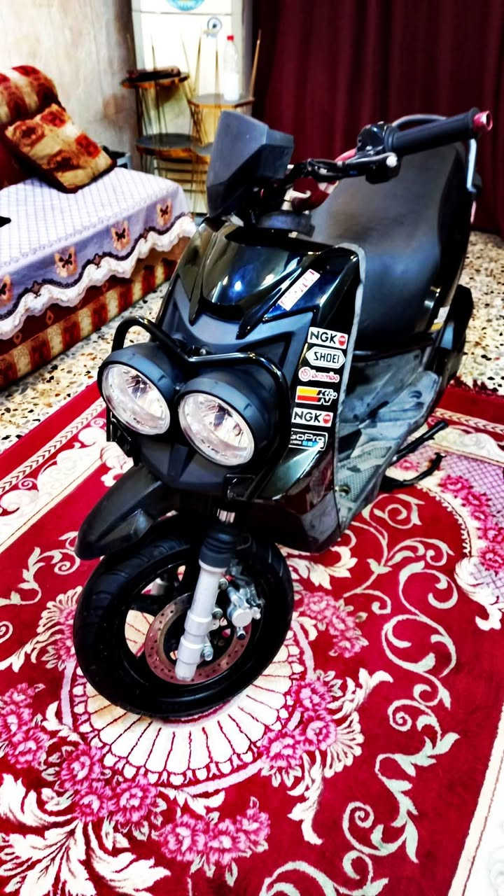 السلام عليكم دراجه سكنس جبلي للبيع الدراجه نضيفه مكينه ما مفتوحه صار الهى شهر ونص من نازله من الرمبه للتواصل واتساب ***********
