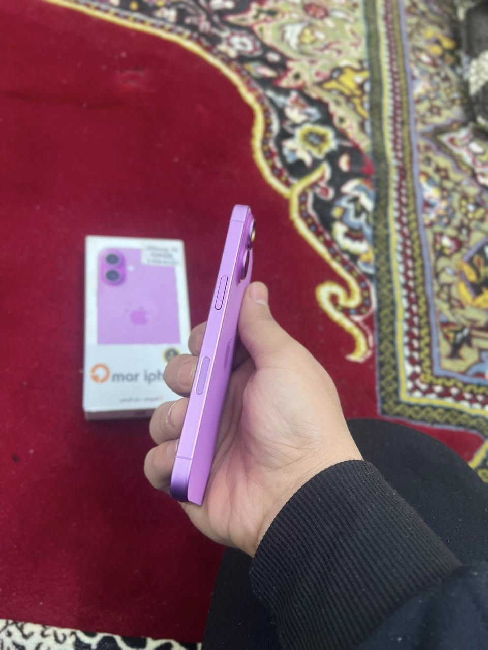 ايفون 16 العادي
ذاكرة:128 بطارية:93 دبل سيم وياه كارتون
جديد طك وبعده داخل الضمان وحاسبه نورمال 
السعر:795وبي مجال بسيط
***********
***********
