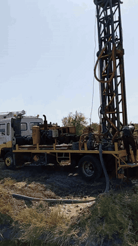 لحفر الابار الارتوازيه ***********
يوجد واتساب *********** 
مستعدون الحفر الابار وتعبرات الشوارع وتجفيف المنهولات نعمل في كافه محافضات العراق دقه في العمل وسرعه في الانجاز ونعمل تجفيف الارض الشركات الاهليه والحكوميه نعمل حفر الابار كاقه الاحجام ونعمل حفر يدوي والي
