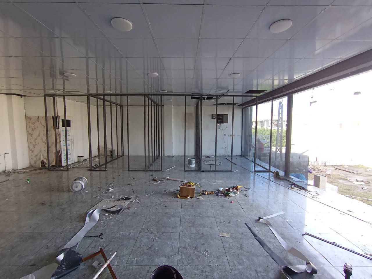 السلام عليكم اخوان اي واحد يريد قواطع حديد مال جبسون بورد وحداد هذا رقمي ***********
