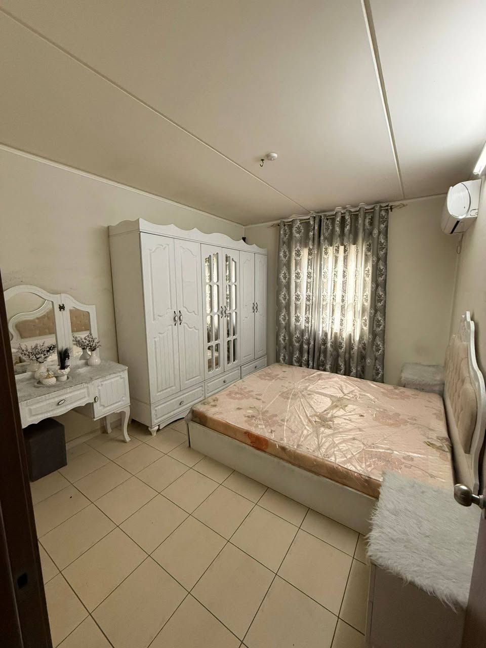 للايجار شقه مساحة ١٠٠م شرقي A9 طابق اول  مؤثثه ايجارها ٦٠٠ بدون خدمات للإستفسار الاتصال على الرقم
***********
