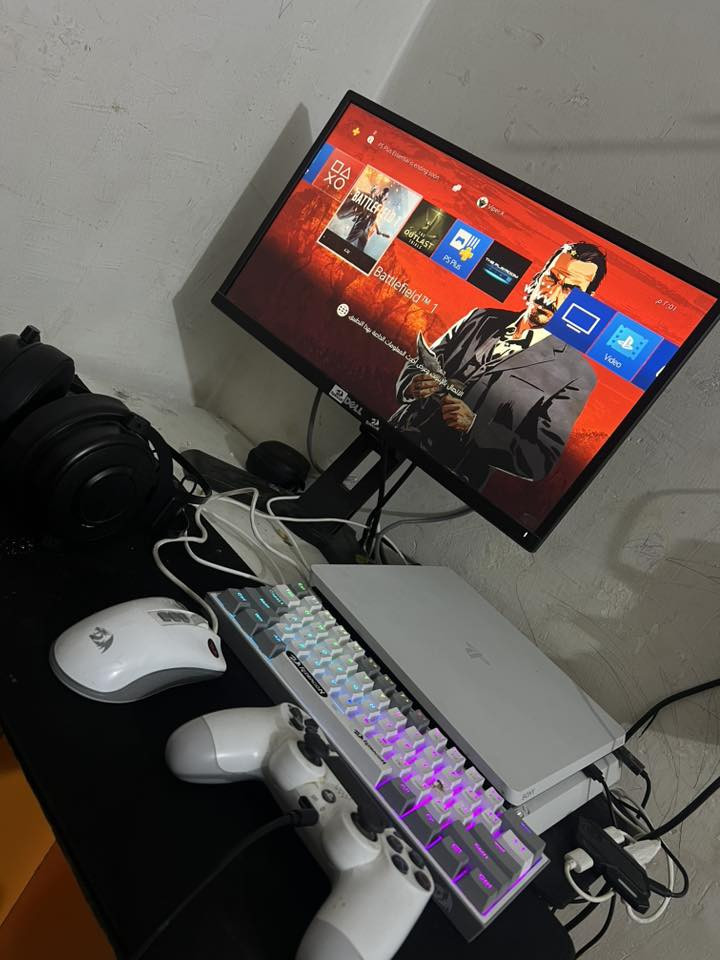 للبيع بلي فور سلم اولاين نضيف كلش مع شاشه مع ماوس وكيبورد مع يده اصليه مع قطعة تحويل مارس وكيبورد كامل الملحقات  
 توصيل ماكو 
بلي فور ابيض سلم 225الف مع حساب امريكي مع لعبة بتلفيلد1 
شاشه 40 الف
ماوس وكيبورد 40الف
قطعه تحويل ماوس وكيبورد 25
قرص جيتي اي 5 مع قرص ببجي 15 الف 
بادس ماوس 10الف 
يو اس بي شحن 25 الف 
سماعات من شركة OMEN 
30الف 
رقمي للتواصل واتساب فقط 
***********
