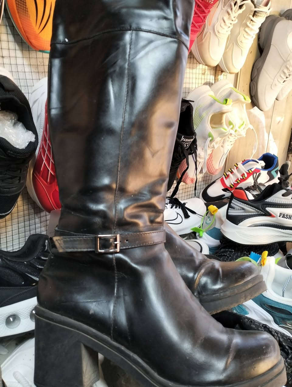 باله جديده نسائيه في الموصل حي التحرير مقابل جامع ال البيت بل فرع السايدين مال قوزي الصقال اول شارع عل يمين اي ستفسار على مازنجر أو وات ساب أو ***********
