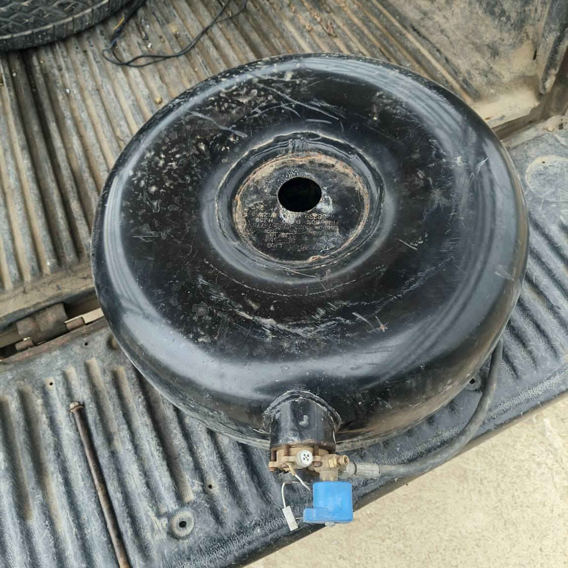 غازی ایرانی کامل وەک ئەوەی لە وێنەکان دیارە ئەوەندە شتەی لەگەڵە نرخی ١٦٠هەزارو معامەلە وەختی لێمان کردەوە ئیشی دەکرد بێ عەیب بوو شوێن هەولێر *********** اكر, نينوى
