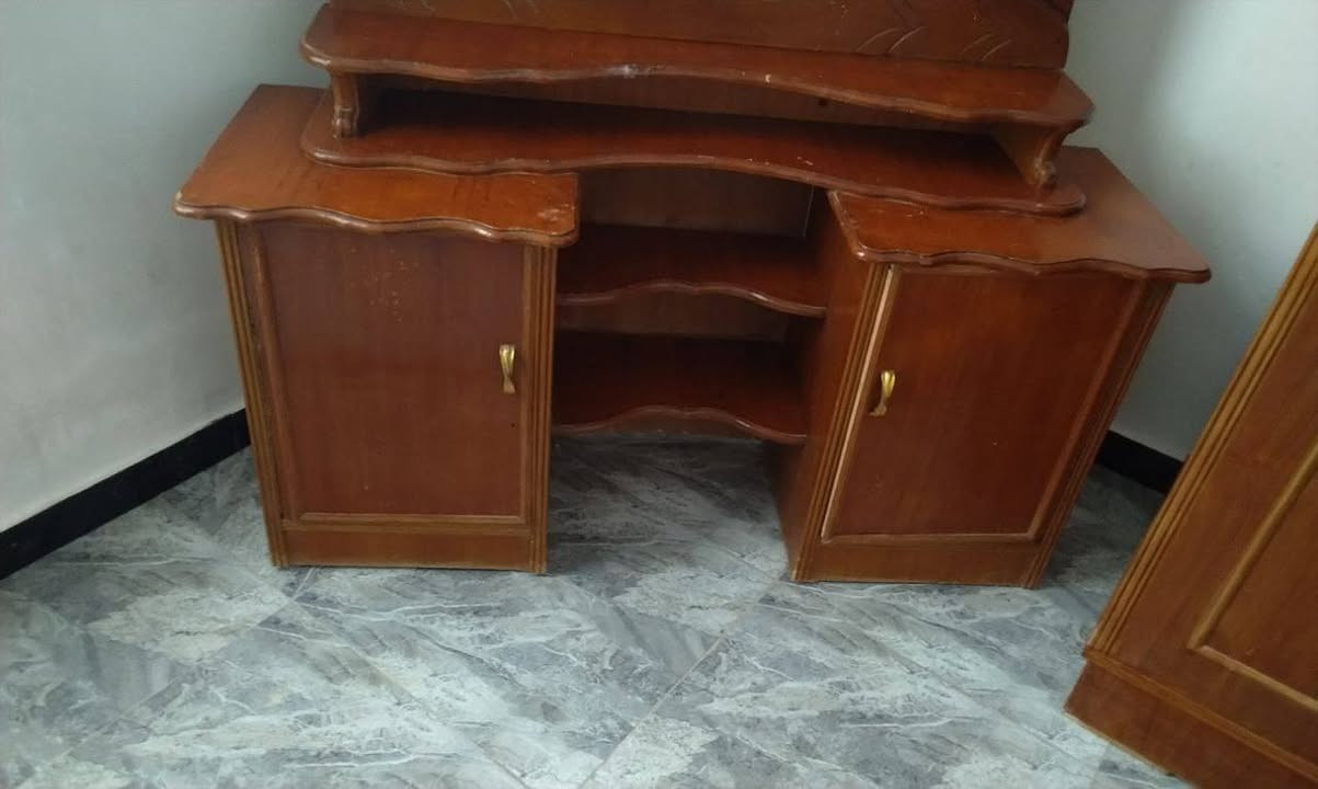 غراض منزل للبيع تسكام او سعر مناسب للاستفسار الاتصال على الرقم ***********
