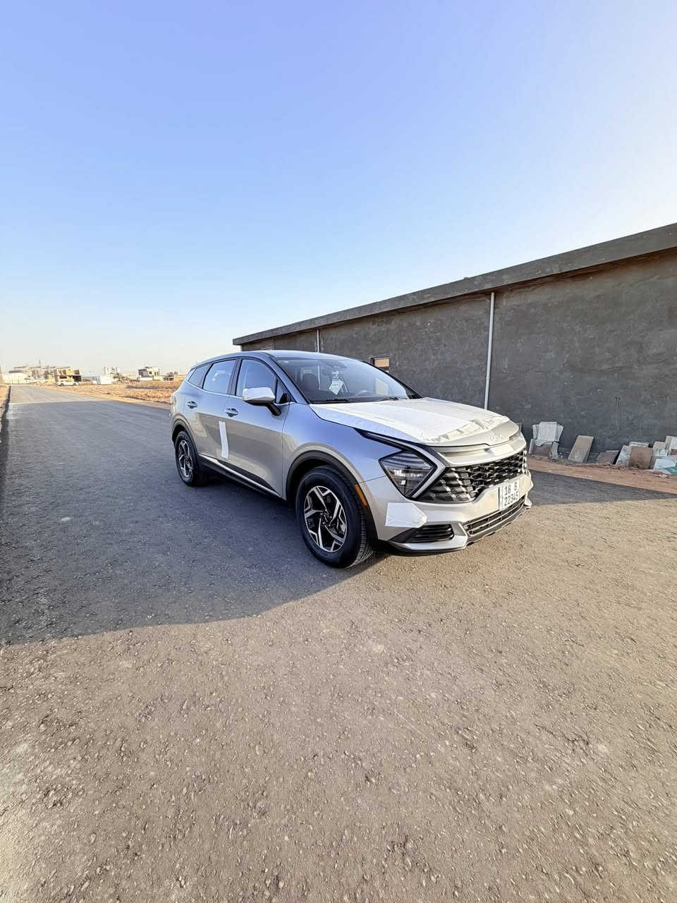 للبيع سبورتج 2023 حادثها مثل ماموضح بالصور ‏مواصفات باب ثاني السيارة ليبل واحد الجنة مصلحة ومصبوغة فقط بدون ايرباك وبدون شواطئ جديدة بمعنى الكلمه سنوية بسمي وباب الخلفية اصبعين بارد فقط السيارة بانزين 
السعر 188 
العنوان بابل 
***********
