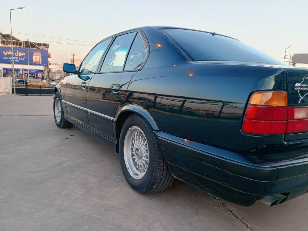 سلام عليكم اخوان. بي ام موديل ( 1995 ) رقم كركوك زيتوني مكينة ( 525 ) بيلادي كير اوتوماتيك كير و محرك بشرط مابي سرف و بخار بدون ضربة بدون اي شي كدام و خلفي كبس فقط صبوغ جمالية سنوي جديد لحد ( 2029 ) هزة جديد بطاقة بنزين موجود 
 ( تبريد تدفيئه يشتغل )
 (كاربائيات كل يشتغل)
 (شاشة الكمبيوتر) 
(تحديد سرعة)
(تحكم ستيرن)
( تحكم لايتات )
بشرط تحويل مباشر سعر 73 بي مجال
رقم موبايل ***********
*********** كركوك, العراق
