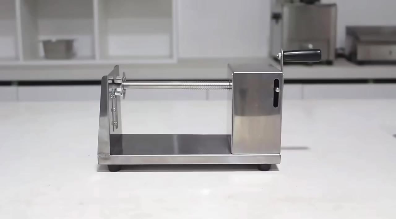 أداة تقطيع البطاطا الحلزونية اليدوية – Spiral Potato Chips موديل: Z-2807
السعر 20 ألف والتوصيل مجاني
• أداة يدوية مخصصة لتقطيع البطاطا بشكل حلزوني لتحضير رقائق البطاطا الحلزونية بسهولة.

• تصميم عملي بآلية تدوير يدوية.

• شفرة مصنوعة من ستانلس ستيل 304.

• قاعدة شفط (Suction Base) لتثبيت الأداة أثناء الاستخدام وزيادة الاستقرار.

• خفيفة الوزن وسهلة الاستخدام.

• مناسبة لتقشير وتقطيع حبة البطاطا كاملة دفعة واحدة.

• نوع التشغيل: يدوي
• مادة الشفرة: 304 Stainless Steel
• القاعدة: Suction Base (قاعدة شفط)


**إذا كنت صاحب هذا الإعلان وتريد حذفه لأي سبب، رجاءا أرسل رسالة إلى الدعم الفني**