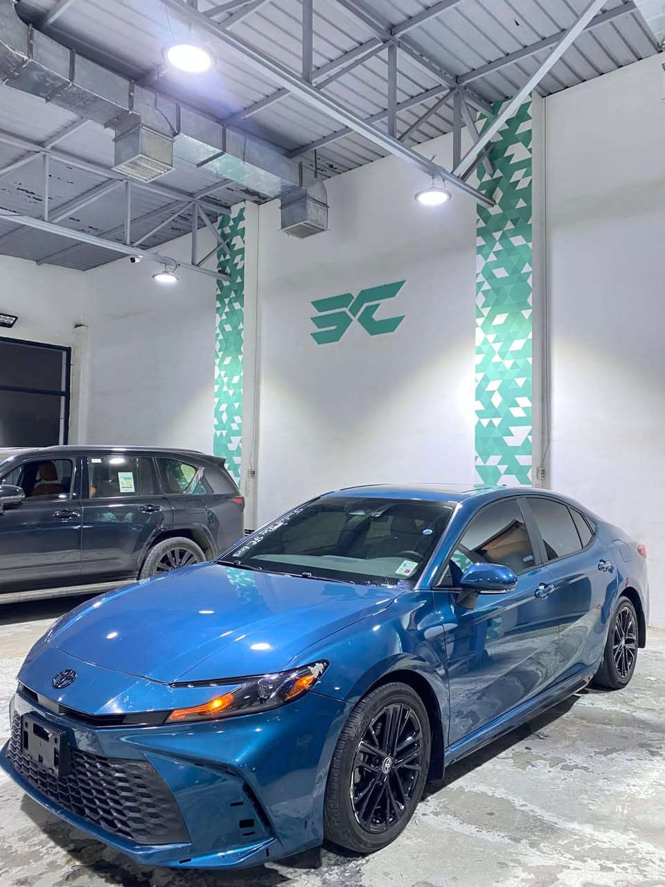 🚗 للبيع تويوتا كامري 2025 SE 🚗

🔥 وارد أمريكي – شكل جديد 🔥

📍 المواصفات:
✔️ فتحة سقف (سن روف)
✔️ شاشة كبيرة حديثة
✔️ مقاعد جلد فخمة
✔️ كرسي كهربائي
✔️ كاميرا + حساسات
✔️ تبريد اصلي مالت الشركة 
✔️ محرك قوي واقتصادي
✔️ قير أوتوماتيك ناعم

🛠️ الحالة:
🔹 جاملغ الامامي مبدل ومصبوغ
🔹 البنيد معدل ومصبوغ ربع أمامي
🔹 جاملغ خلفي معدل على البارد
🔹 باقي السيارة نظيفة ومرتبة

💰 السعر: 24,000 دولار
📉 قابل للتفاوض للجادين فقط

📞 للتواصل: خاص أو اتصال/***********
او زيارة موقع الشركة شركة الناجح للمزادات الامريكيه والنقل البحري والبري والتخليص الكمركي/ بغداد حي الجامعة نفق الشرطة 

🔥 سيارة شكل جديد وسعر مناسب جداً مقابل المواصفات 🔥
